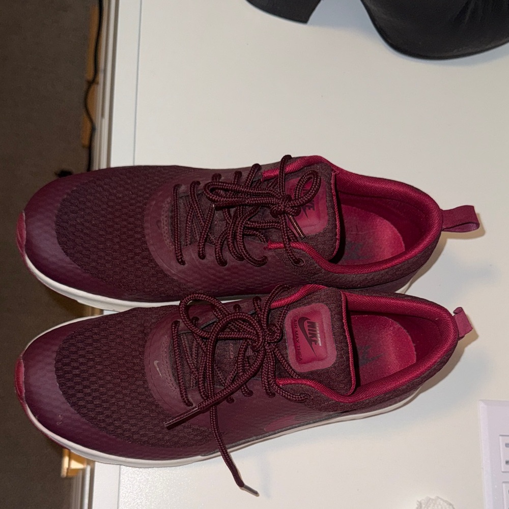 Nike Women's Dark Red Sneakers